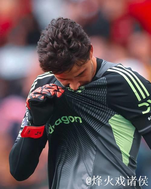 曼联4-4惊险战平!两次读秒险遇绝杀+2100万门将成关键 阿莫林变阵失利 曼联4-4惊险战平!两次读秒险遇绝杀+2100万门将成关键 阿莫林变阵失利